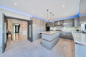 Kitchen diner angle 3- click for photo gallery
